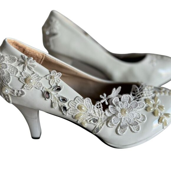 Embellished Embroidery Lace Bridal Heels Size 39 - Picture 4 of 10